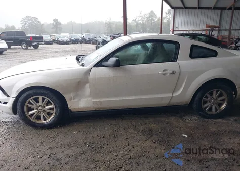 2006 Ford Mustang V6 z USA, uszkodzony, nr VIN 1ZVFT80N865261025